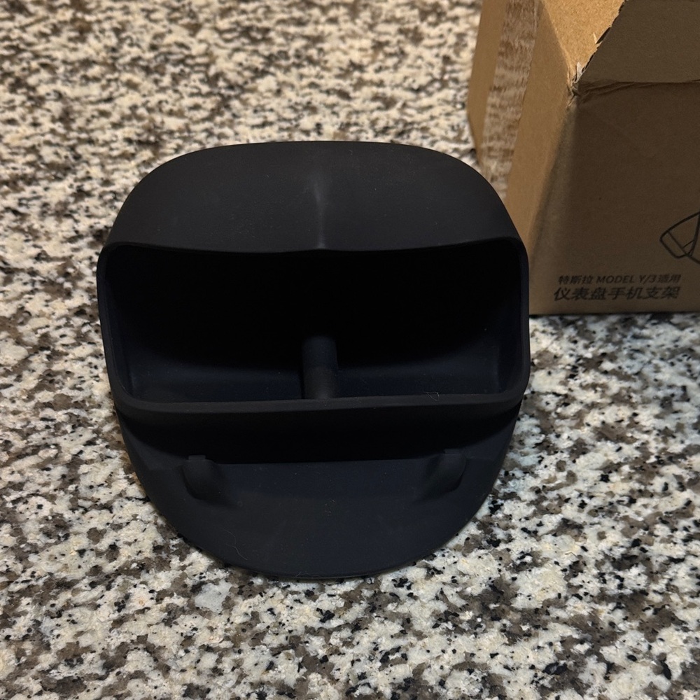 Black Silicone Steering Wheel Phonestand Attachment Stick-On